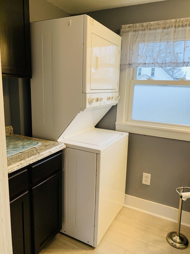 Building Photo - 217 N 3rd St