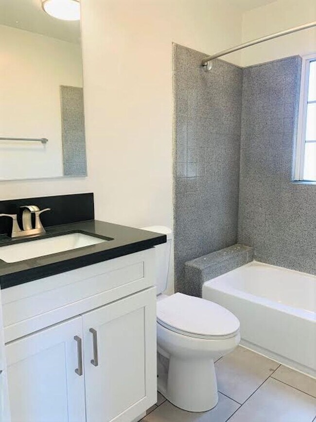 Building Photo - 1287 Queen Anne Pl