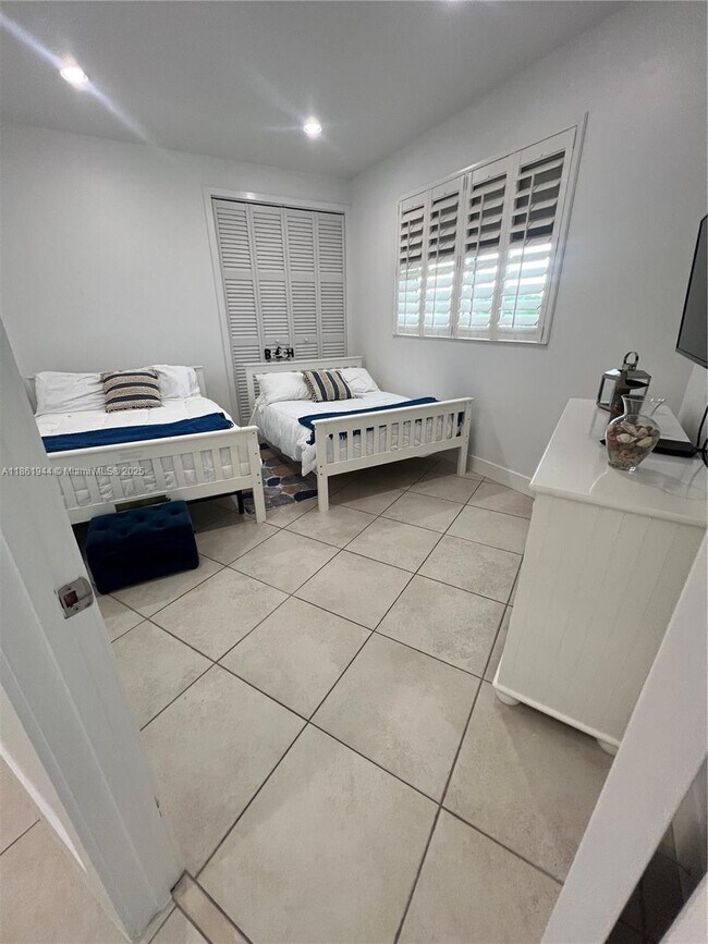 Building Photo - 7760 Aviation Blvd