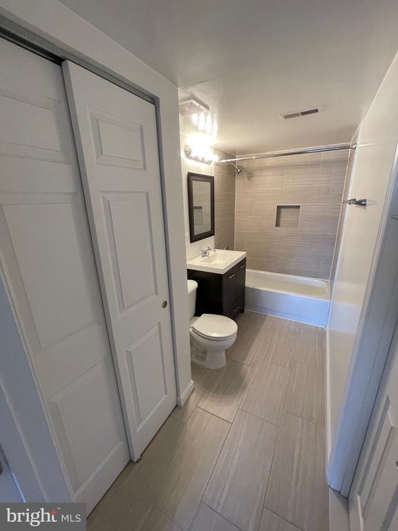 Building Photo - 1421 N Van Dorn St