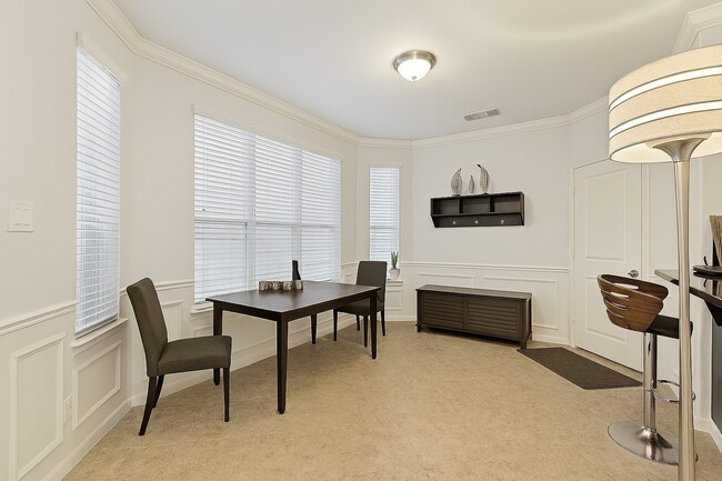 Building Photo - 2646 Couch St