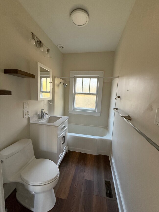 Building Photo - 3915 Old Buckingham Rd.