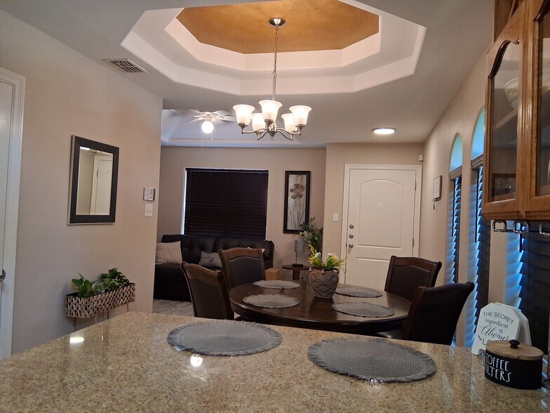 Building Photo - 1802 Upland Dr