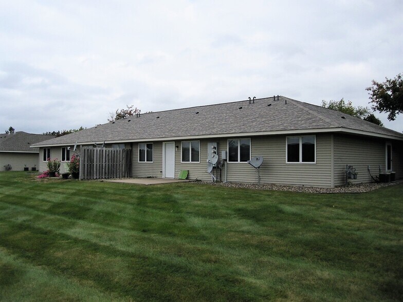 Building Photo - 626 W 8th St