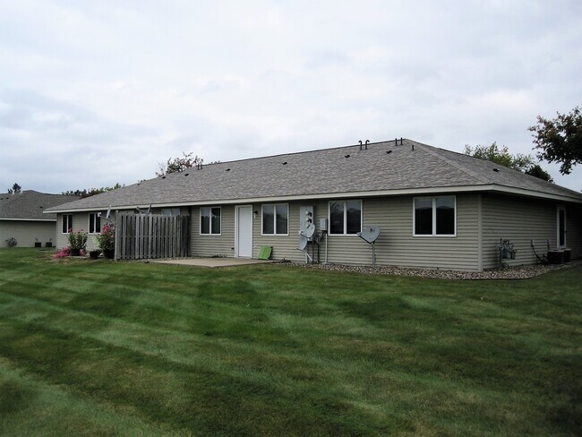 Building Photo - 626 W 8th St