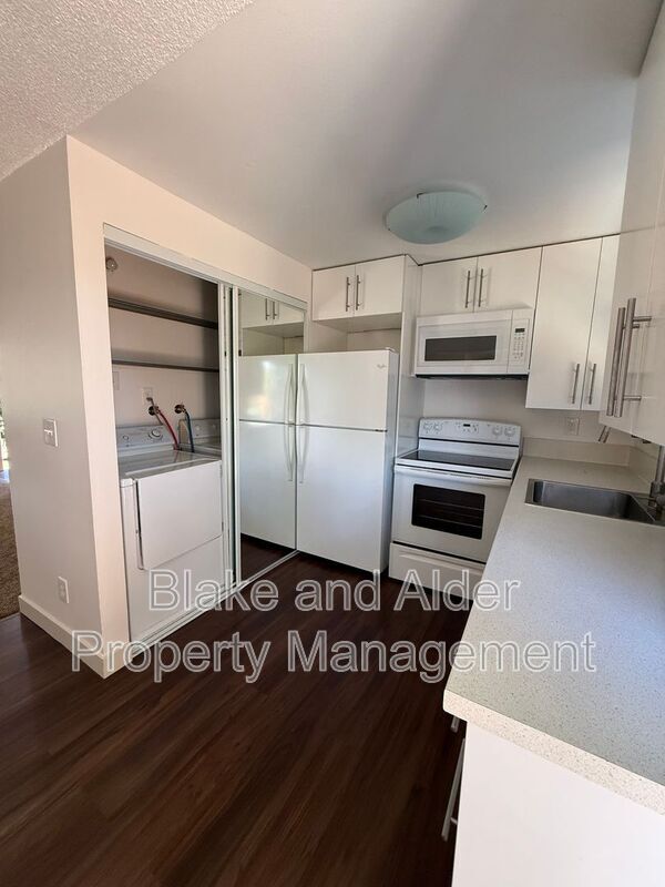 Building Photo - 4105 NE Killingsworth St