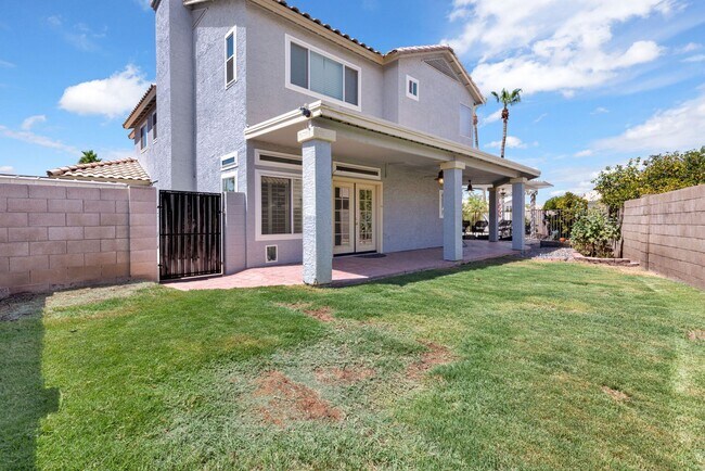 Building Photo - Beautiful 5-Bedroom Home with Private Pool...