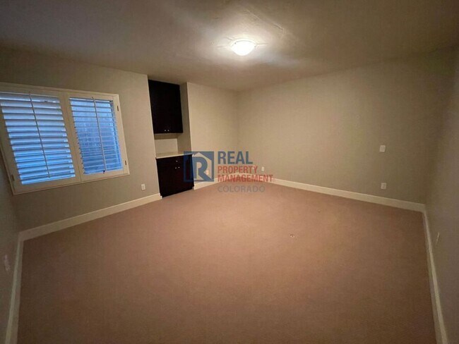 Building Photo - 233 S Pearl St