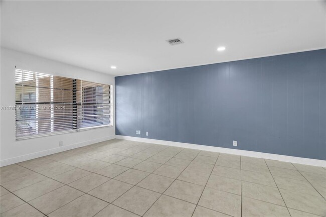 Building Photo - 2530 Coral Springs Dr