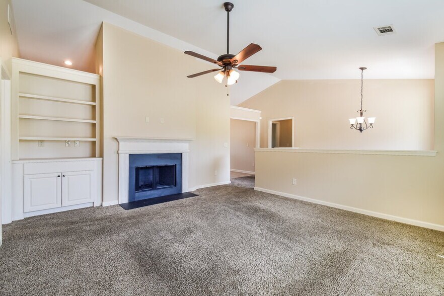 Building Photo - 206 Comet Ct