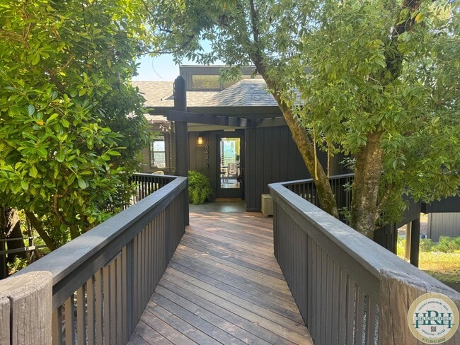 Building Photo - Tranquil & Sun Drenched 3BR|3BR in Heart o...