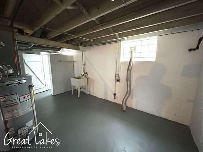 Building Photo - 5233 Farmbrook St