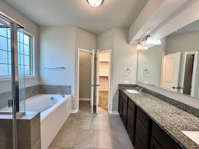 Building Photo - 10612 Langham Dr