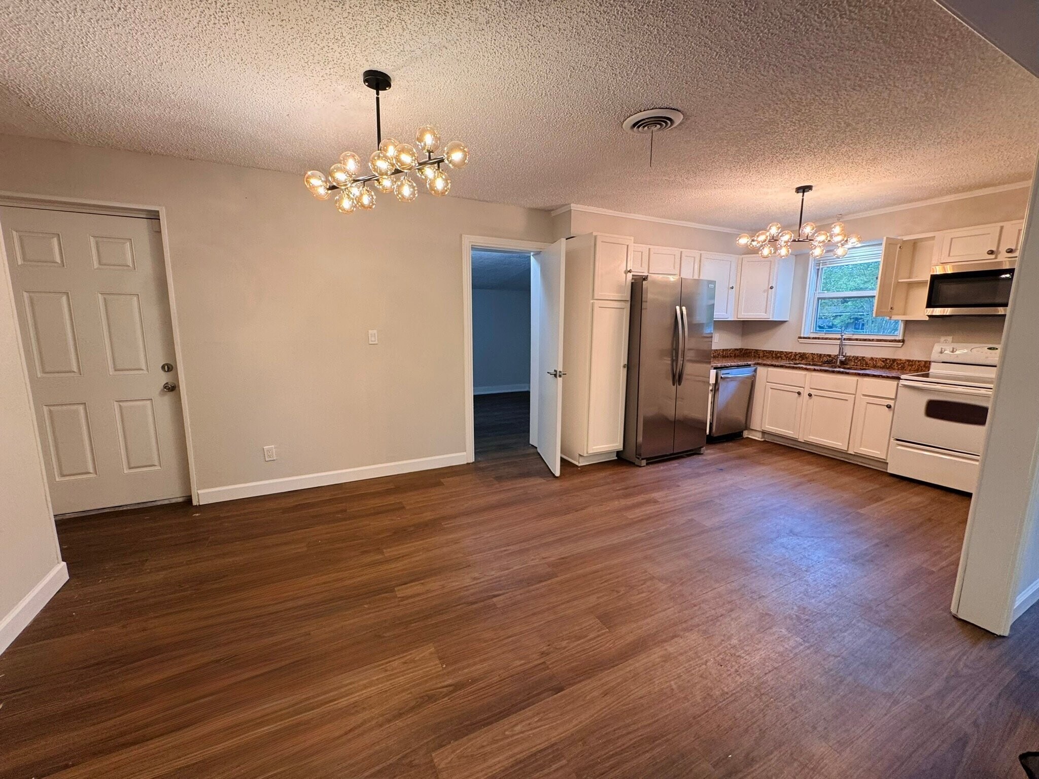 Building Photo - 2108 Burpee Dr