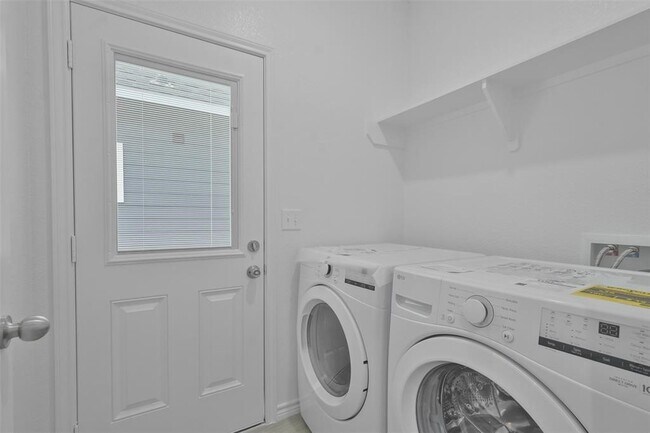 Building Photo - 352 Westchase St