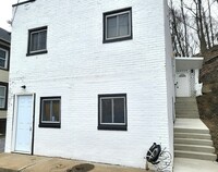 Building Photo - 909 Harmony Ave