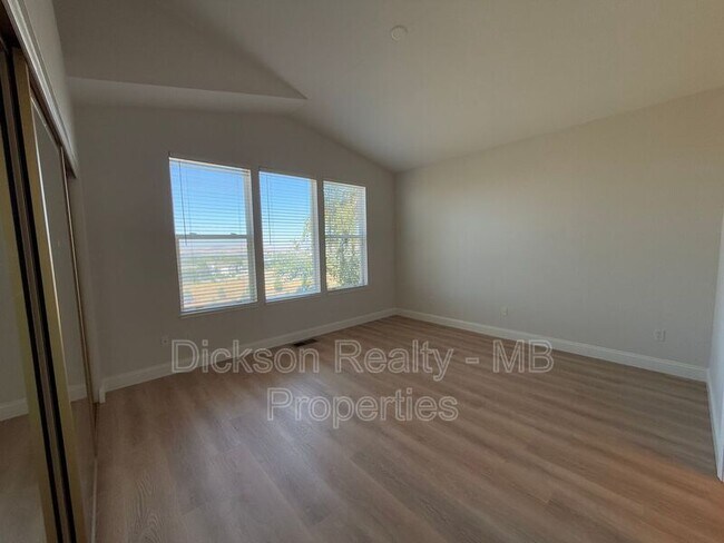 Building Photo - 4711 Bradford Ln