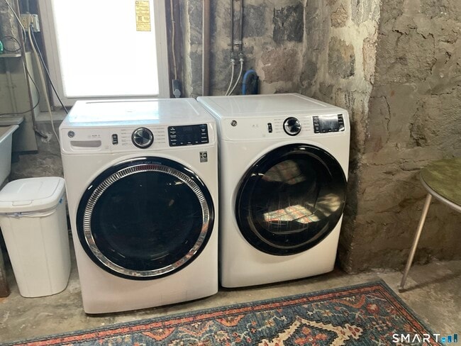 Building Photo - 405 Mohegan Ave Pkwy