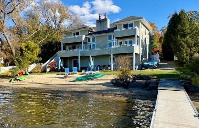 Building Photo - 73 Forest Lake Dr