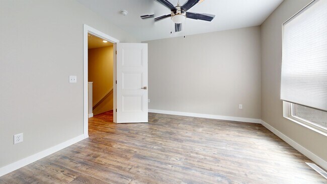 Building Photo - 203 Short St