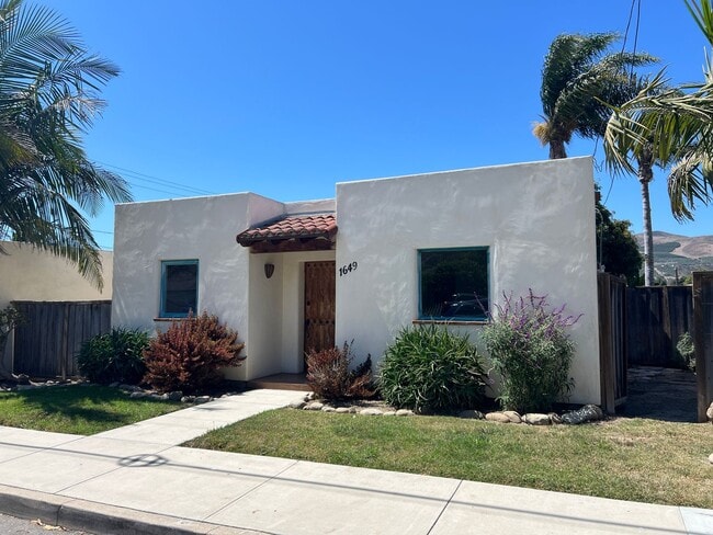 Building Photo - Charming Spanish Style Bungalow in West Ve...