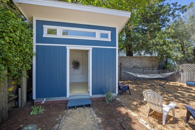 Building Photo - 80 Dominga Ave