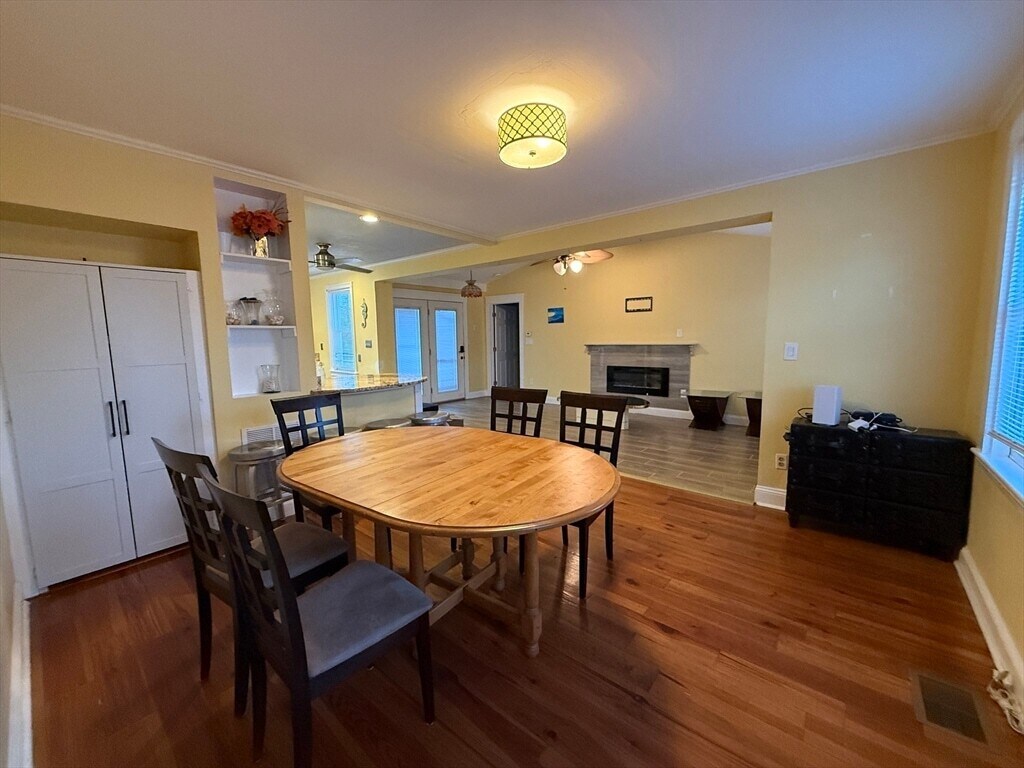 Building Photo - 170 Neck St