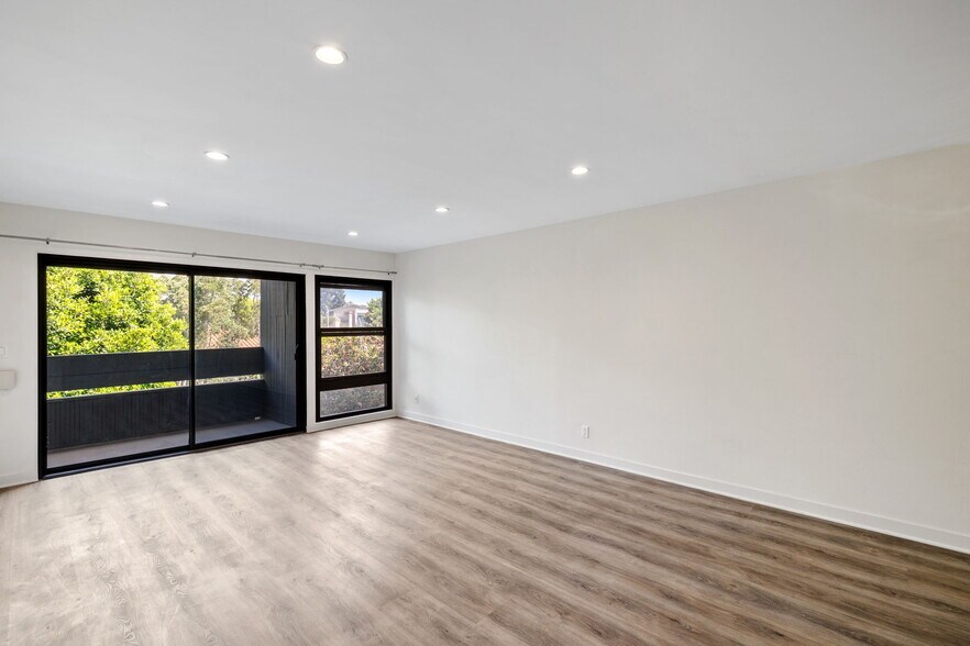 Building Photo - 7742 Redlands St