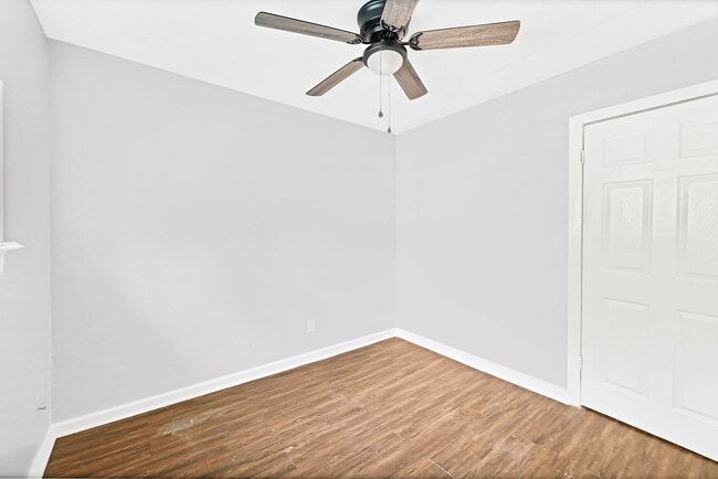 Building Photo - Newley remodeled 2 bedroom