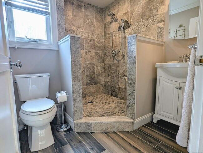 Building Photo - 1036 Heritage Vlg