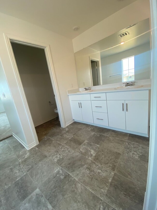 Building Photo - Like New Menifee 4 Bedroom Home