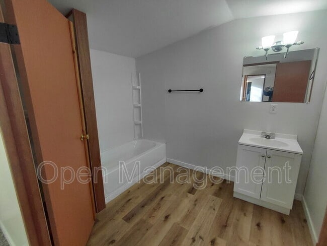 Building Photo - 301 Mantle Ave