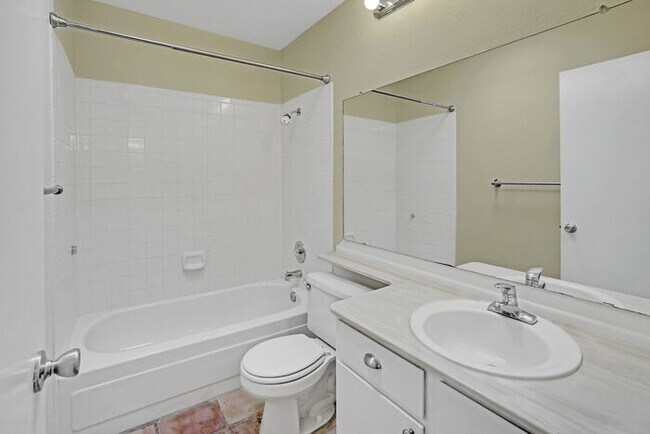 Building Photo - Vaulted Elegance in Old Spanish Trail