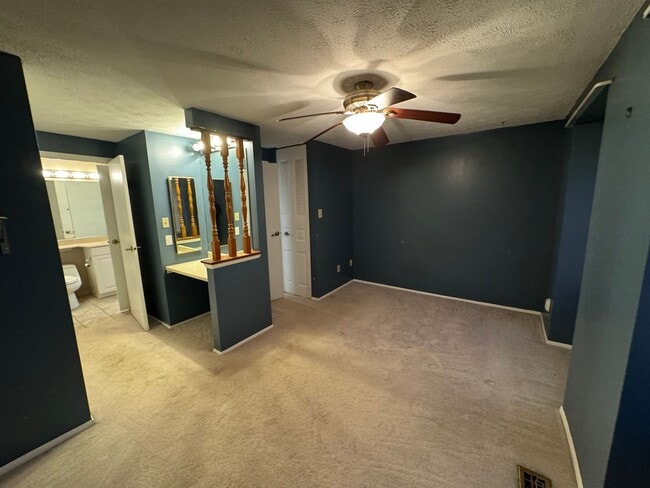 Building Photo - Available NOW!! 2 Beds 1.5 Bath Townhome