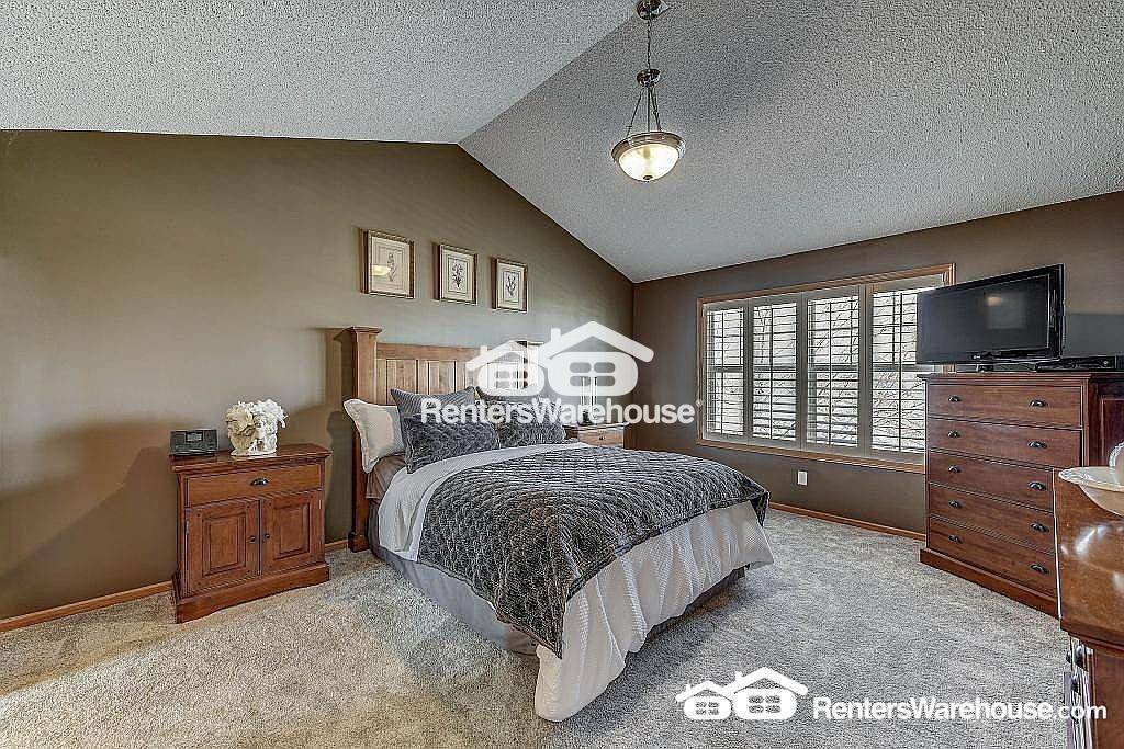 Building Photo - 8868 Whispering Oaks Trail