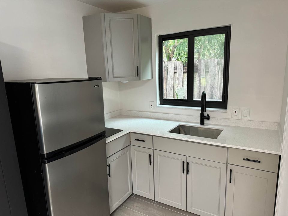 Building Photo - 1495 SW 28th Ave