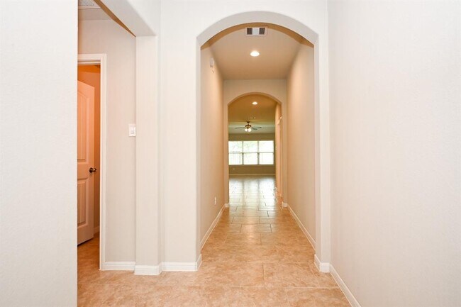 Building Photo - 29354 Dunns Creek Ct
