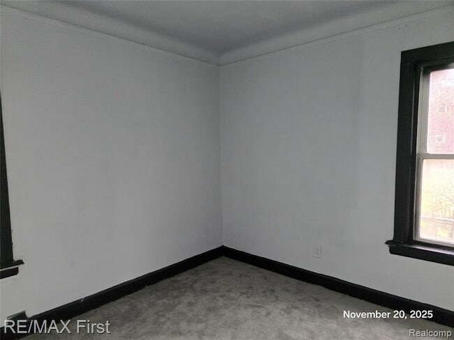 Building Photo - 9379 Manor St