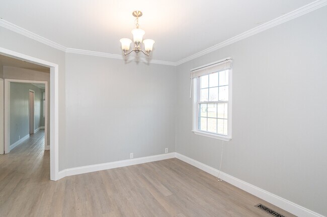 Building Photo - 412 Keeble St