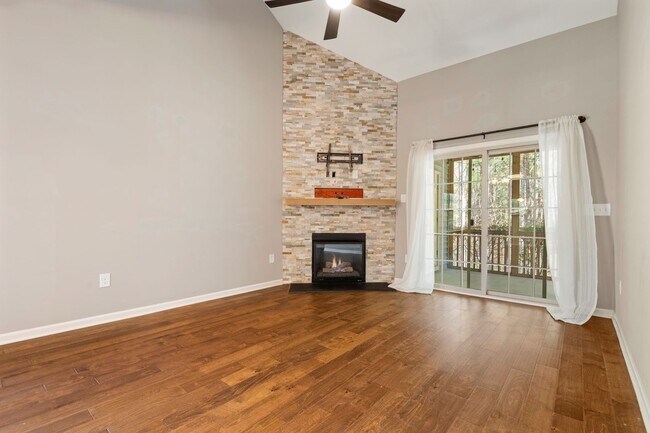 Building Photo - **APPLICATIONS PENDING** Available Now! Gorgeous, Well Upgraded 3 Bed / 2.5 Bath w/ First Floor P...