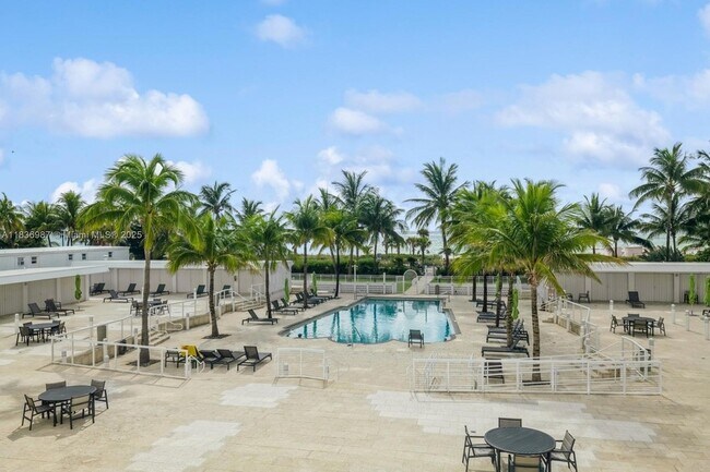 Building Photo - 4925 Collins Ave