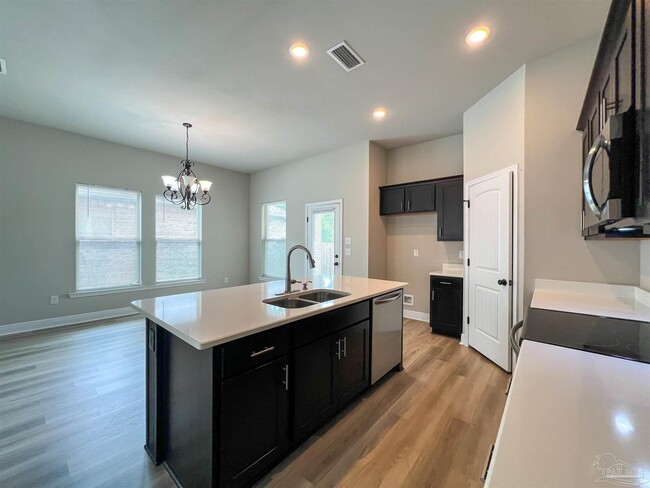 Building Photo - 831 Avellanas Dr