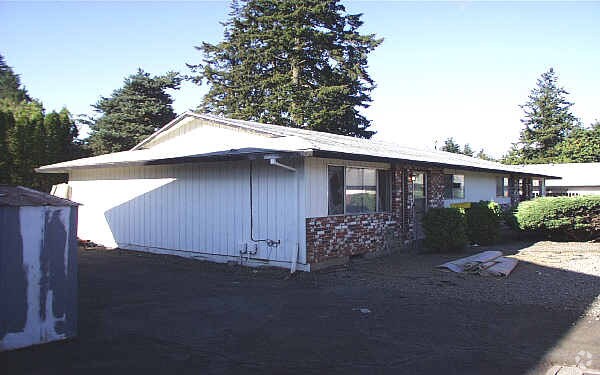 Building Photo - Evergreen Apartments