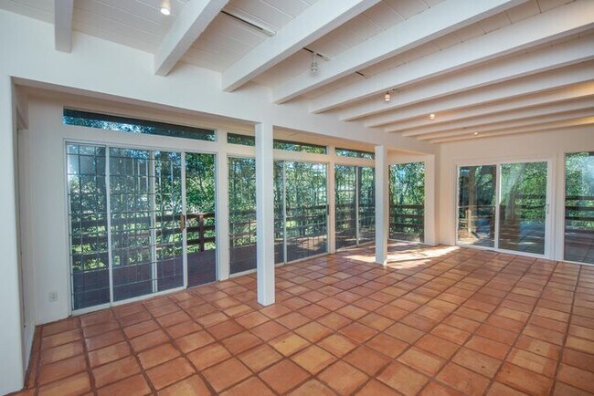 Building Photo - Anaheim Hills