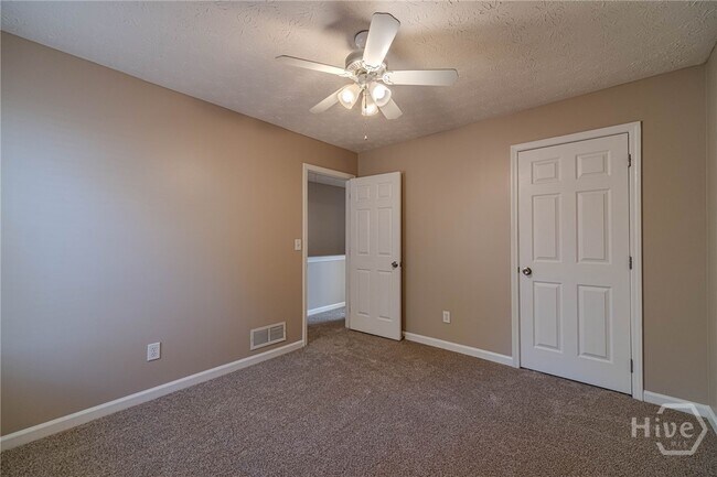 Building Photo - 670 Woodland Ridge Dr