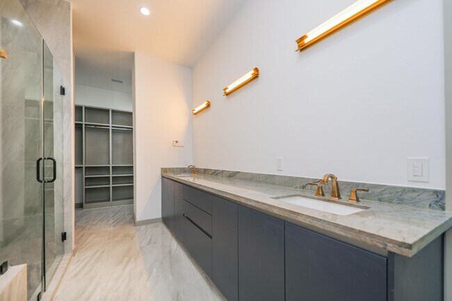 Building Photo - 8120 Stillmeadow Ct