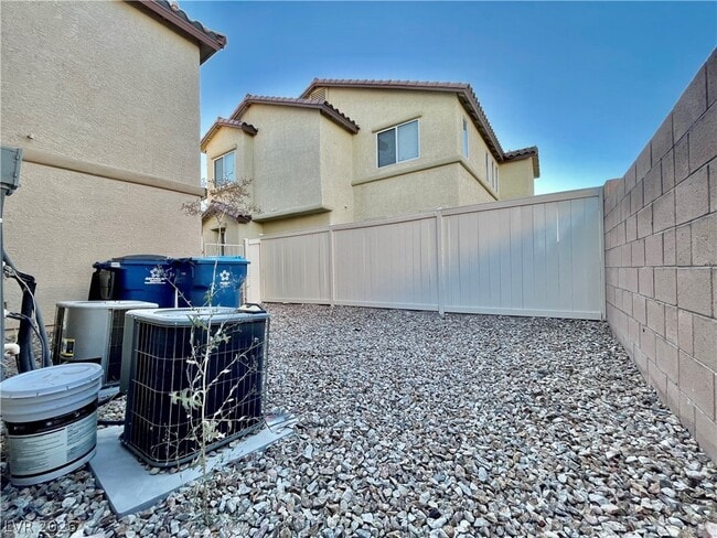 Building Photo - 11901 Fairfax Ridge St