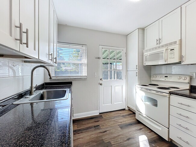 Building Photo - 742 E Church Ave