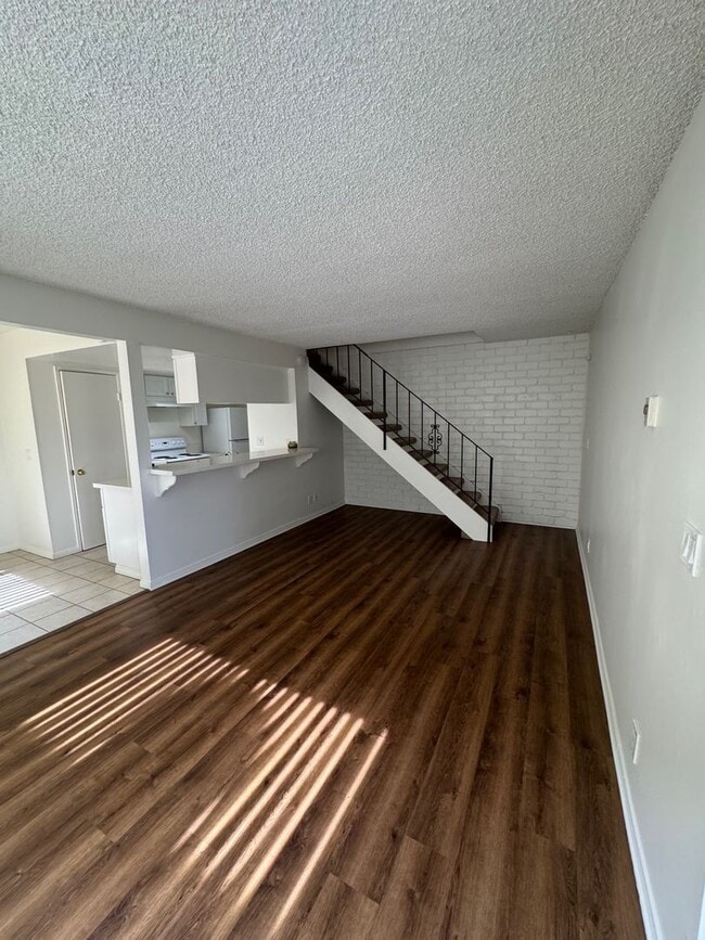 Building Photo - 2 Bedroom 1 Bath for rent in Port Hueneme near Oxnard Harbor