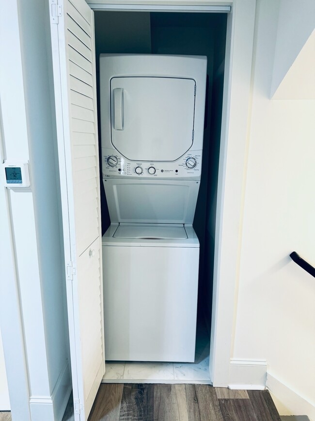 Building Photo - 510 N 2nd Ave